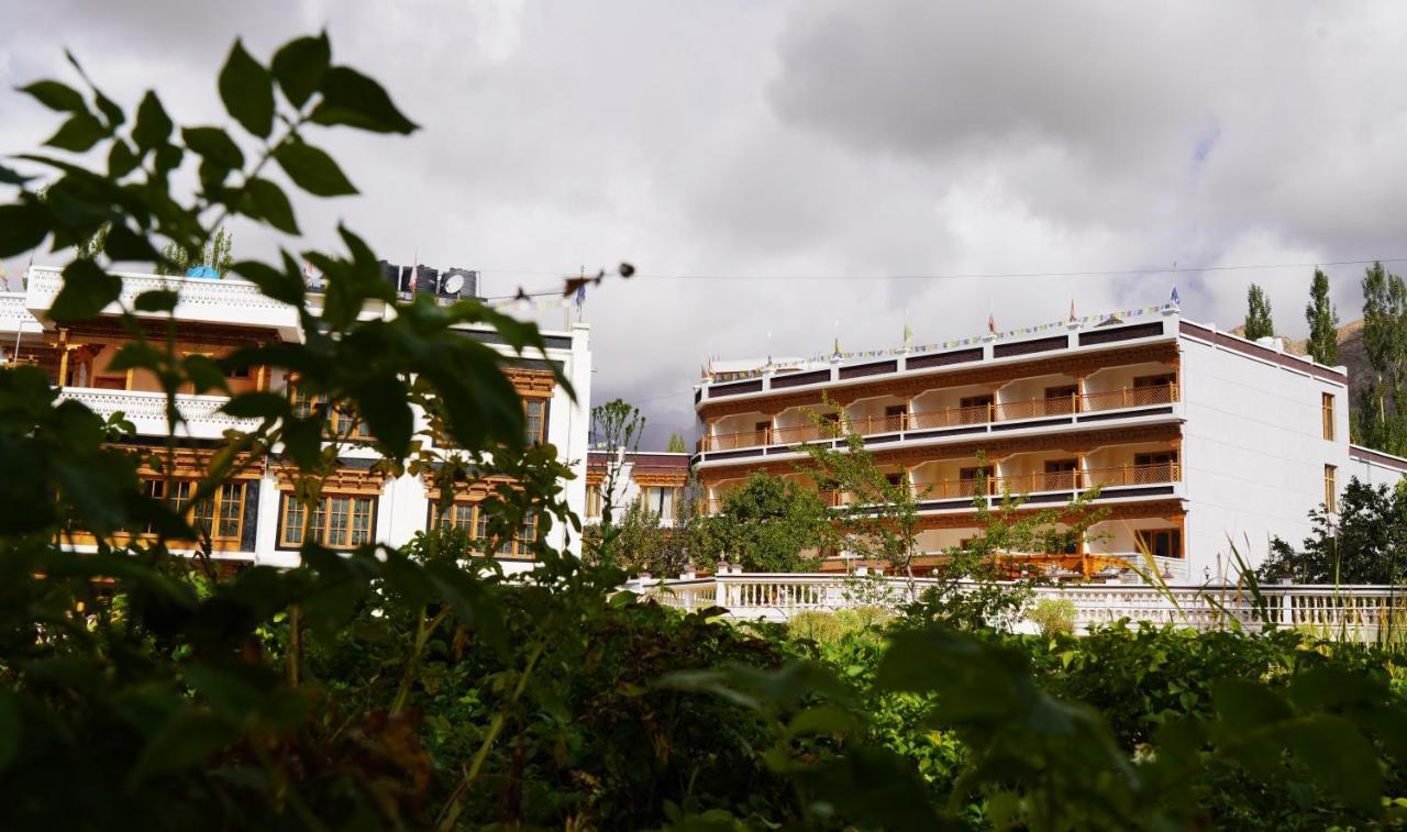 Hotel The Grand Khasdan Leh Exterior photo